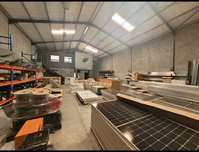 422M² WAREHOUSE TO LET IN MORGAN INDUSTRIA